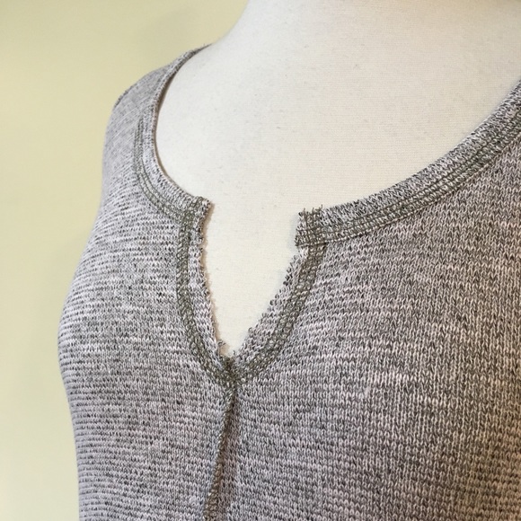 Sharkbite Hem Raw Seam Long Sleeve Marled Knit Top - Picture 3 of 5